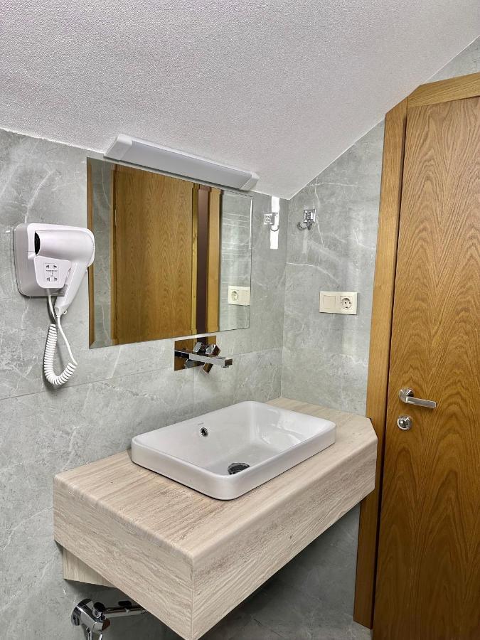 Hotel Embassy Tiflis Exterior foto